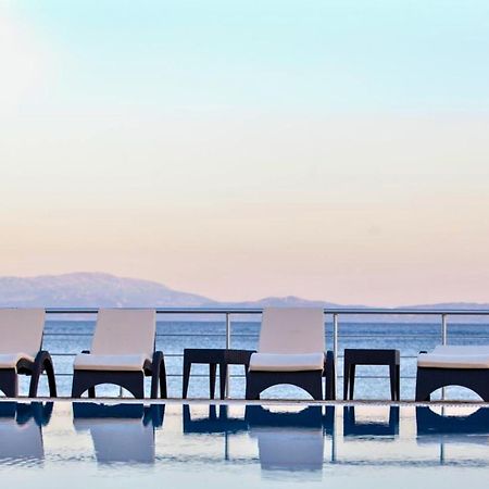 Blue Waves Luxury Suites By The Sea Plomari Екстериор снимка