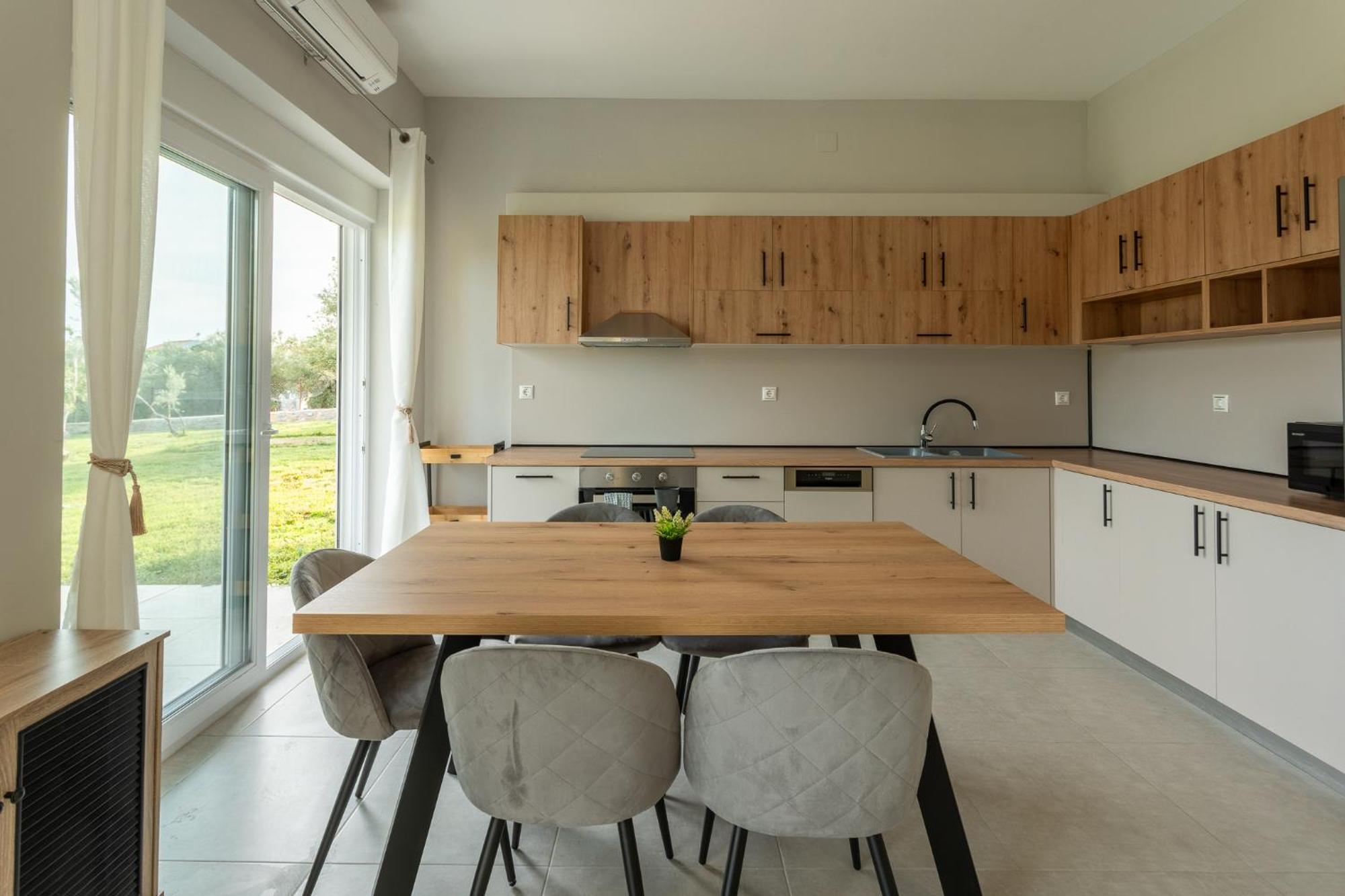 Blue Waves Luxury Suites By The Sea Plomari Екстериор снимка