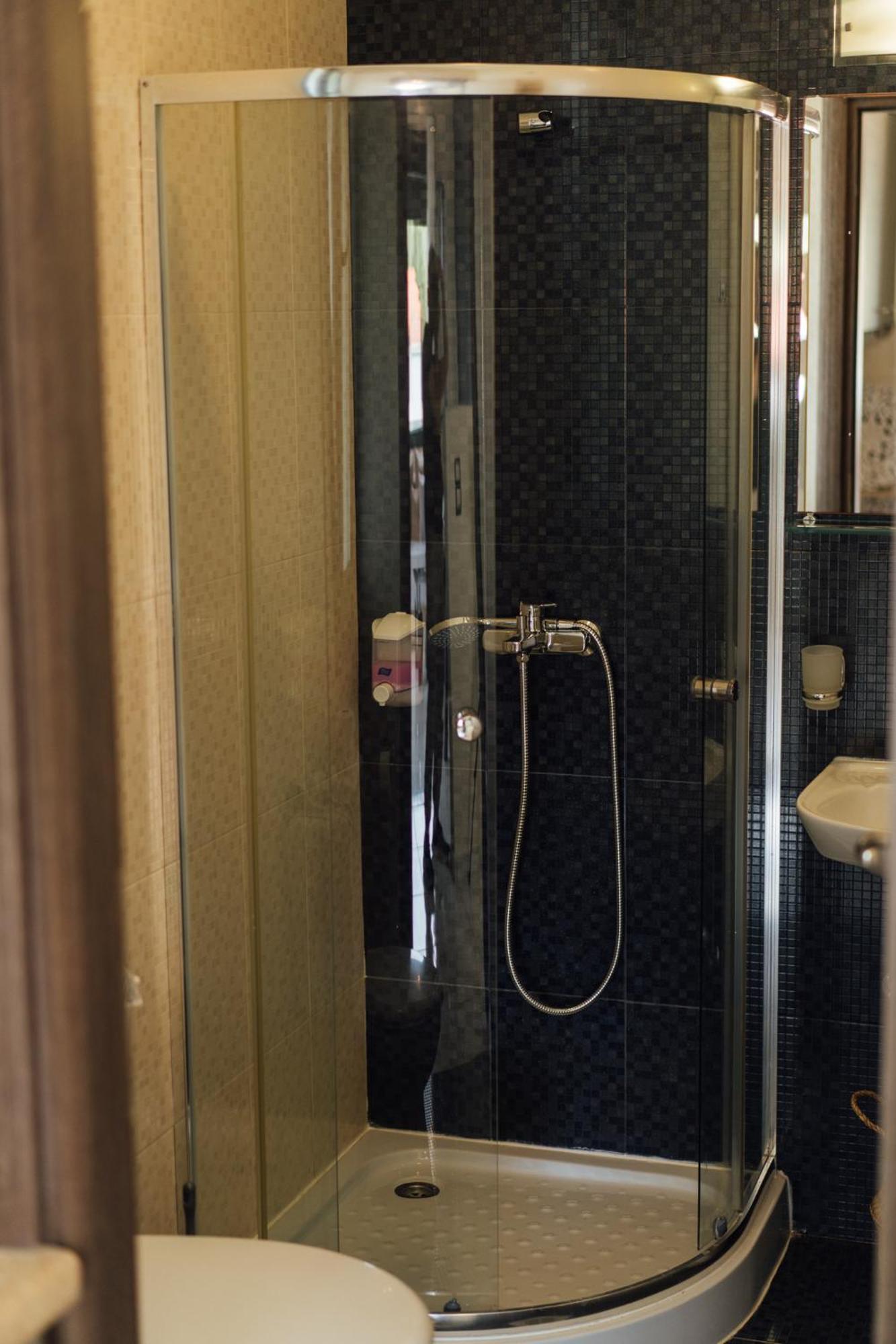 Blue Waves Luxury Suites By The Sea Plomari Екстериор снимка