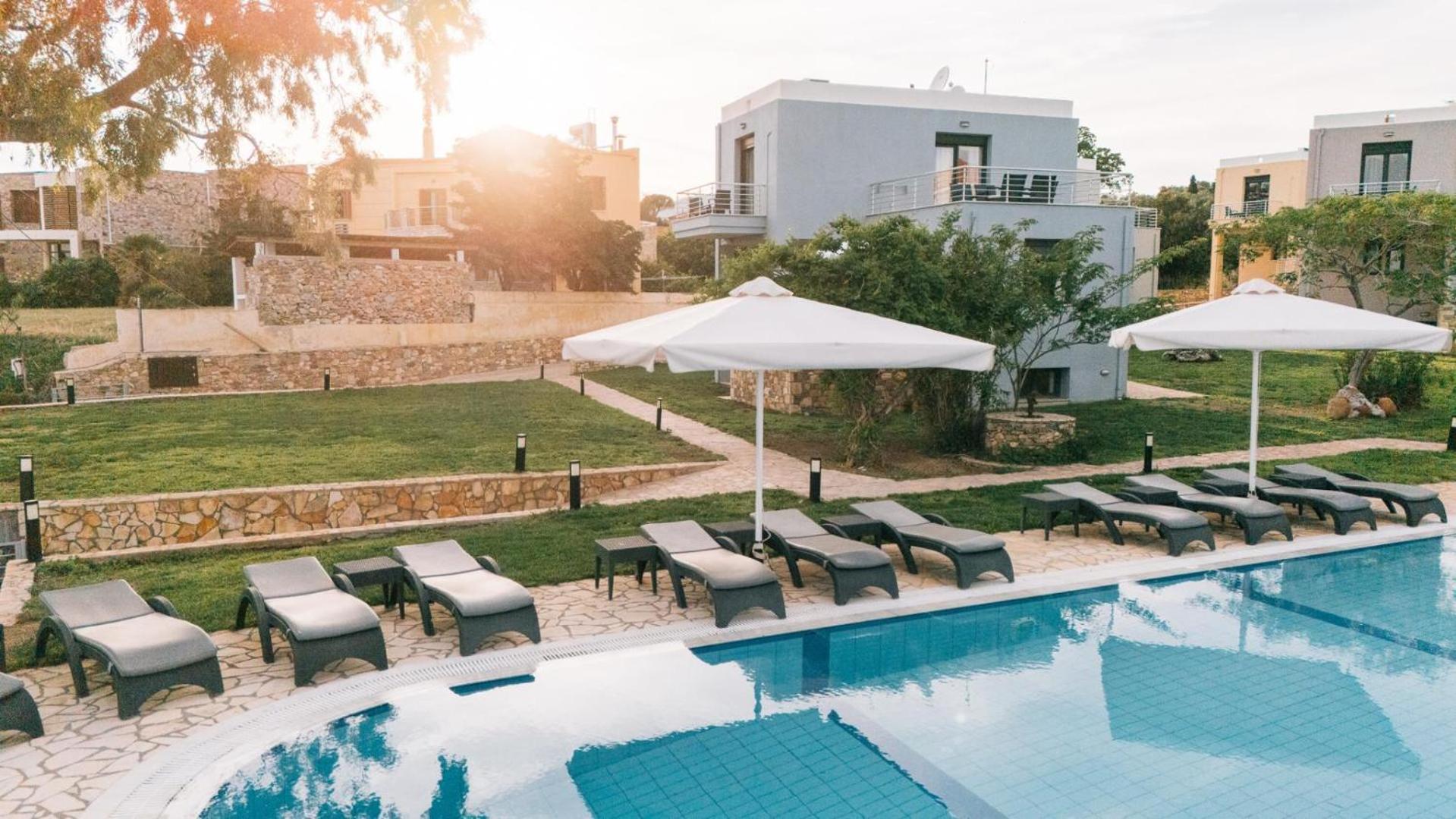 Blue Waves Luxury Suites By The Sea Plomari Екстериор снимка