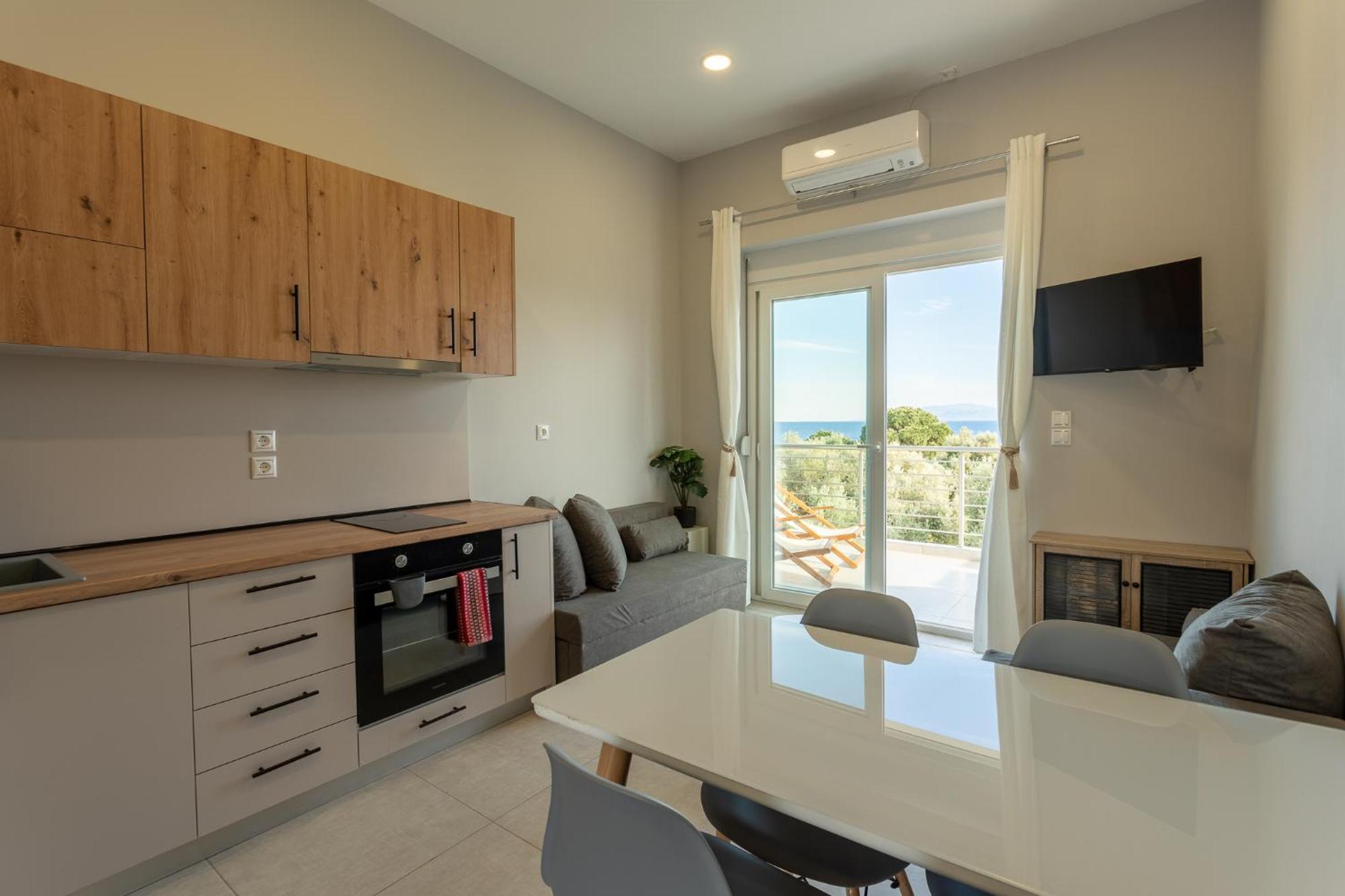 Blue Waves Luxury Suites By The Sea Plomari Екстериор снимка