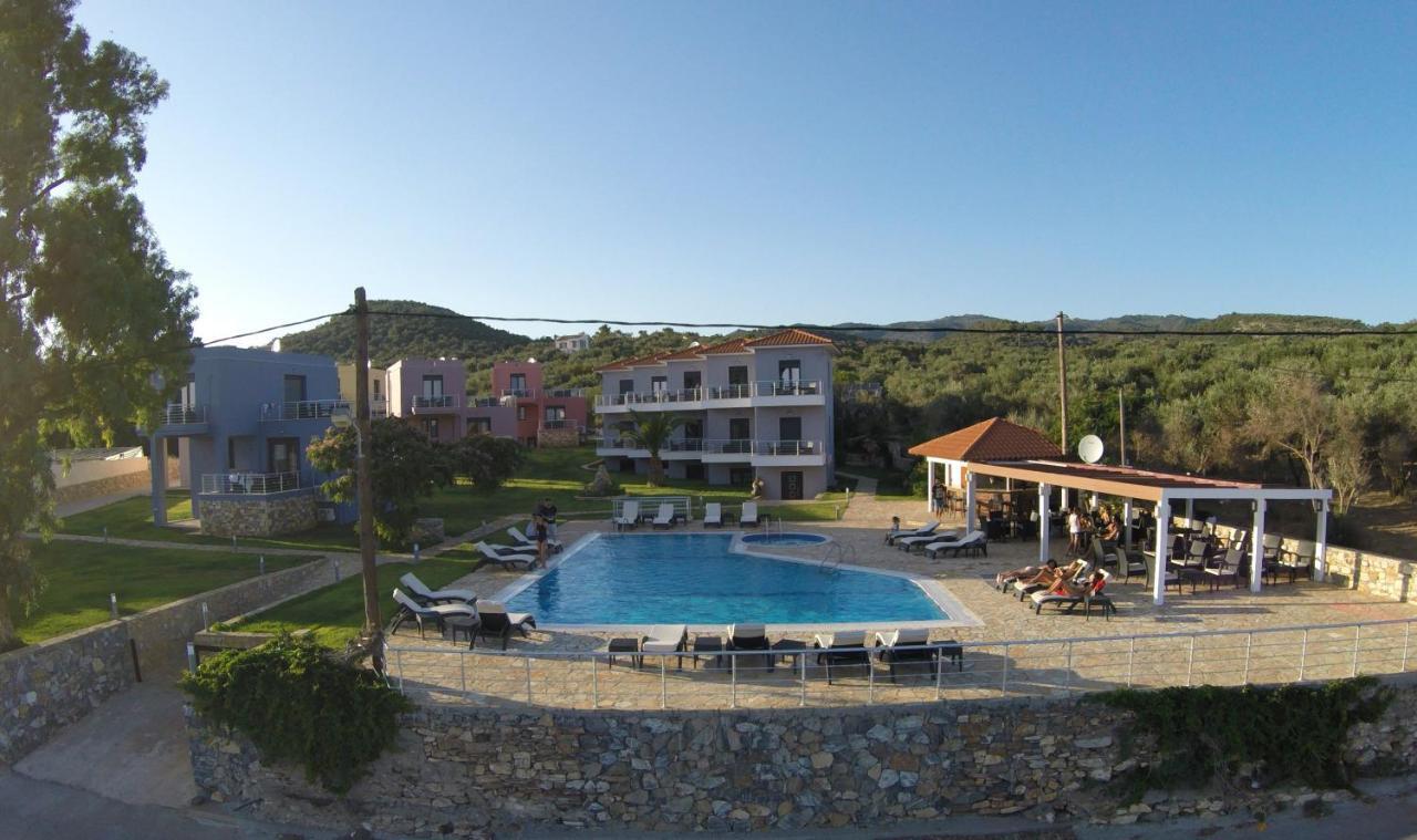 Blue Waves Luxury Suites By The Sea Plomari Екстериор снимка